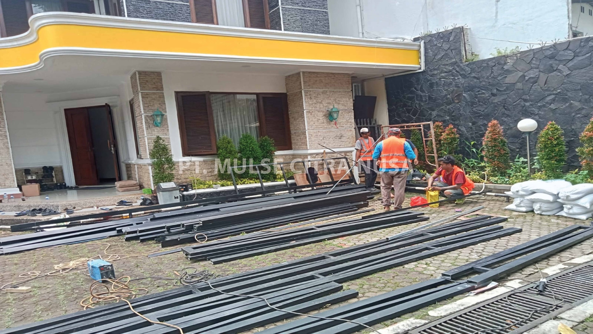 Pemasangan Kanopi Teras