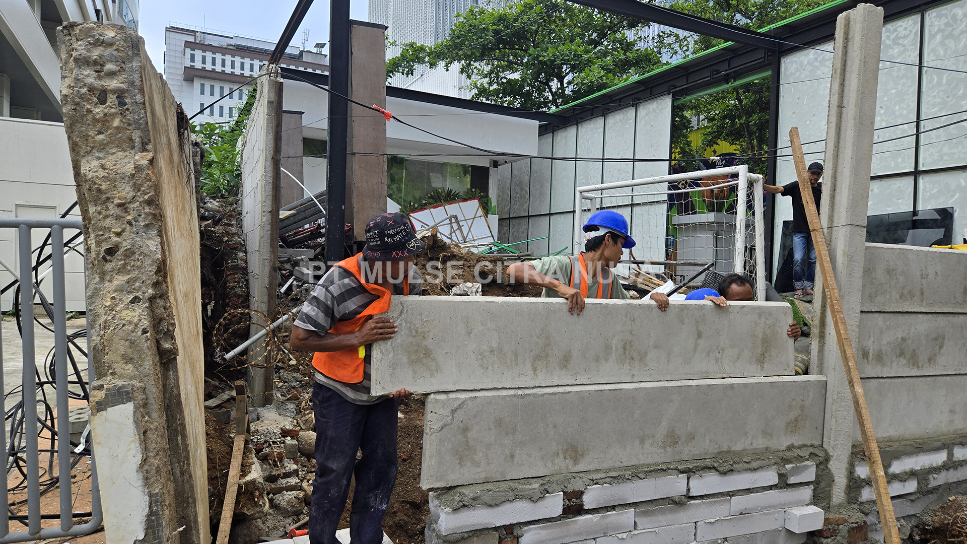 Perbaikan Pagar Precast